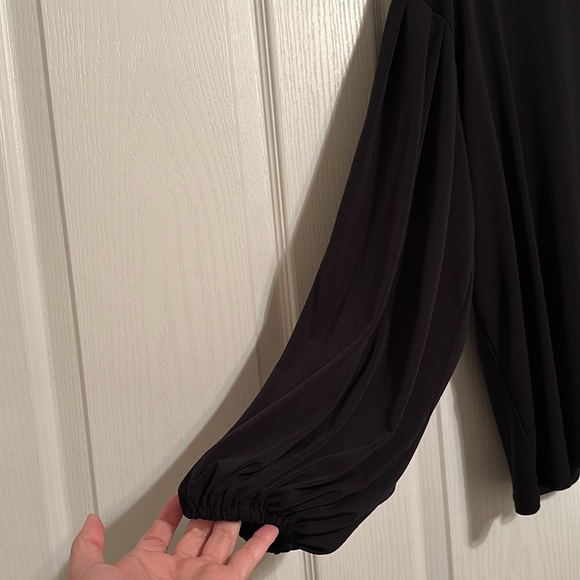 Eloquii black top with pleated sleeves - Picture 3 of 3